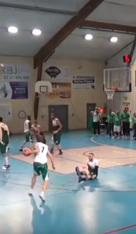 Johan ligne de fond pour le dunk  !